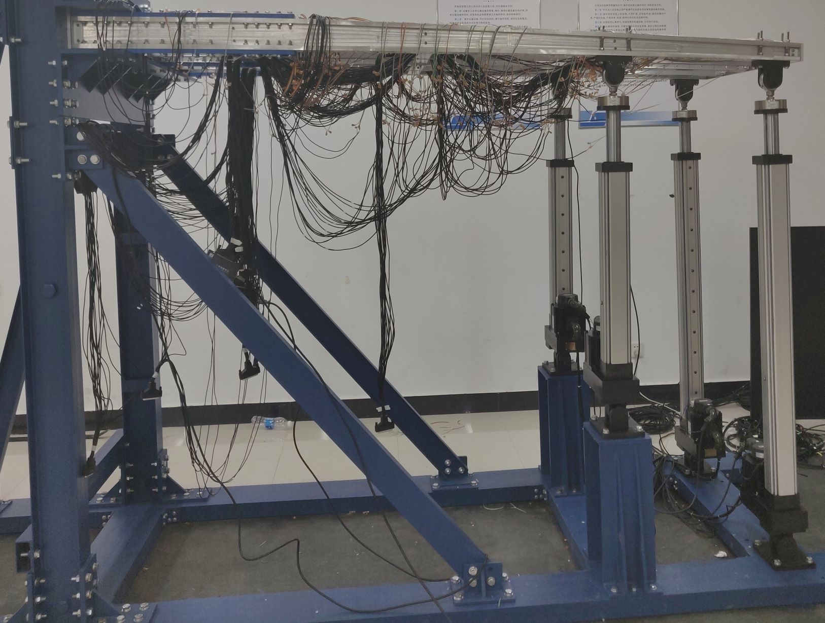 伺服電動缸模擬液壓缸力控測試